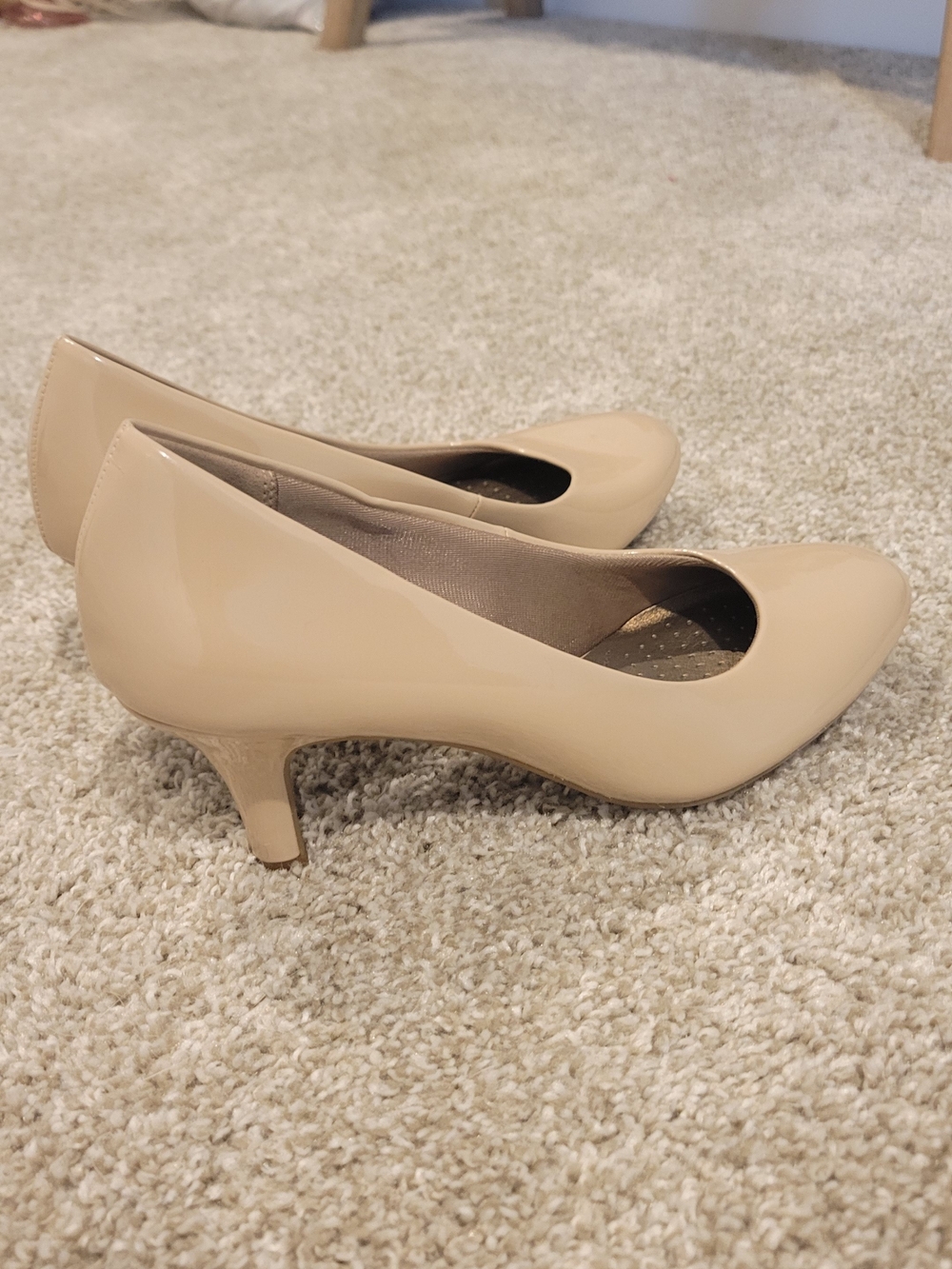 Life Stride Nude Patent Kitten Heel Pumps